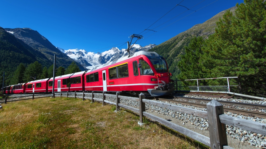 Auf Den Spuren Des Glacier Bernina Express